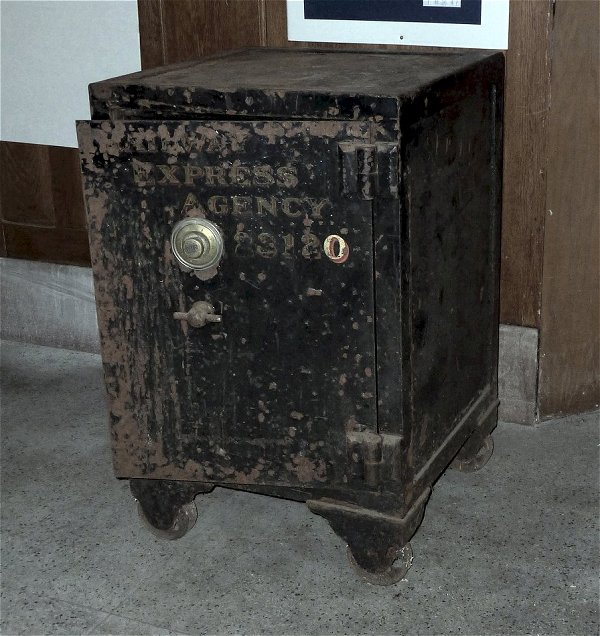 keokuk_depot_safe.jpg