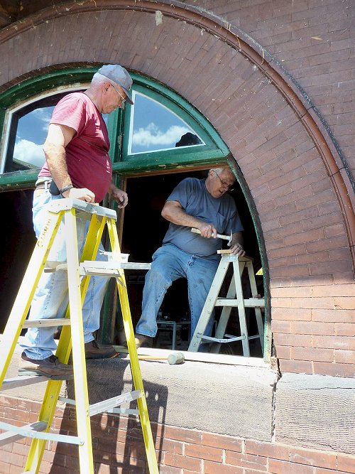 keokuk_depot_window_repairs_7-27-12.jpg