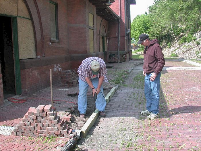 keokuk_depot_temporary_curbing.jpg