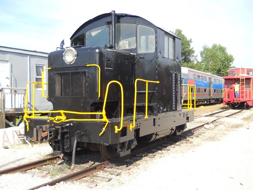 EMD Model 40 at HVRM July 2013 001.JPG