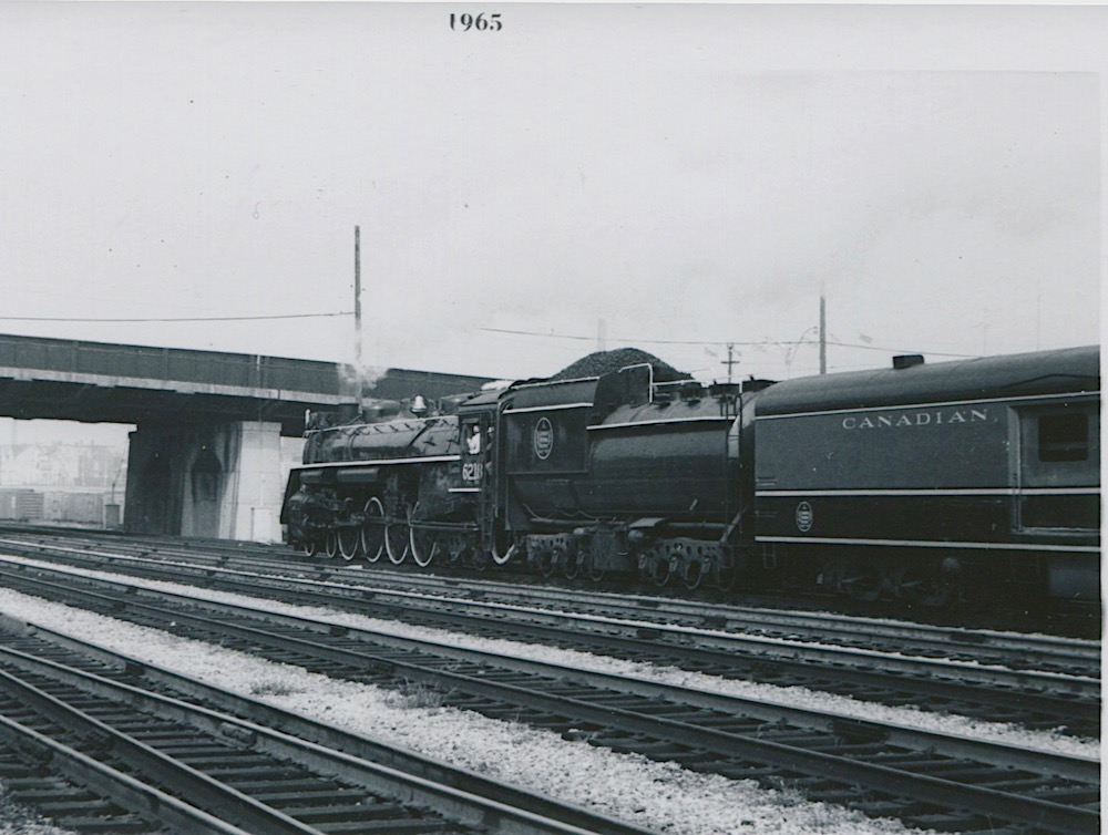 CN 6167 Spadina St Roundhouse 4.jpg