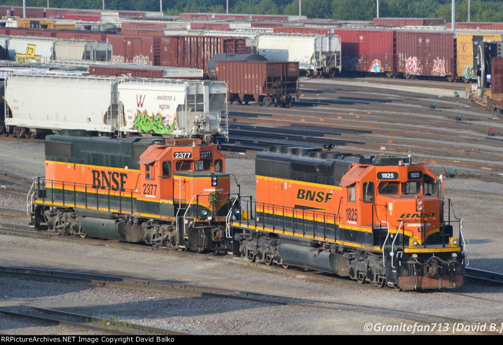 BNSF 1825 EMD SD40-2.jpg