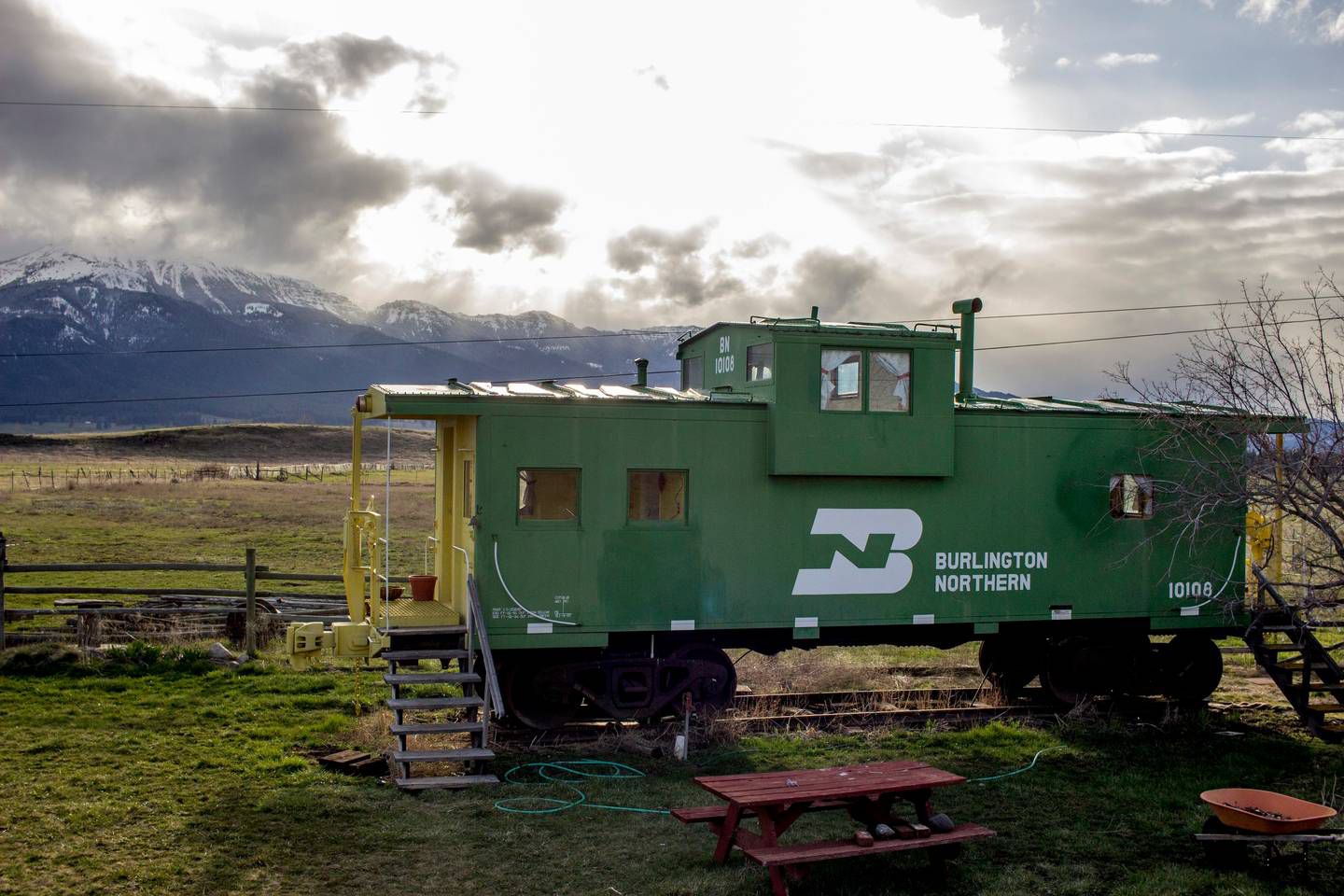 1-airbnb-train-oregon-1528316268.jpg