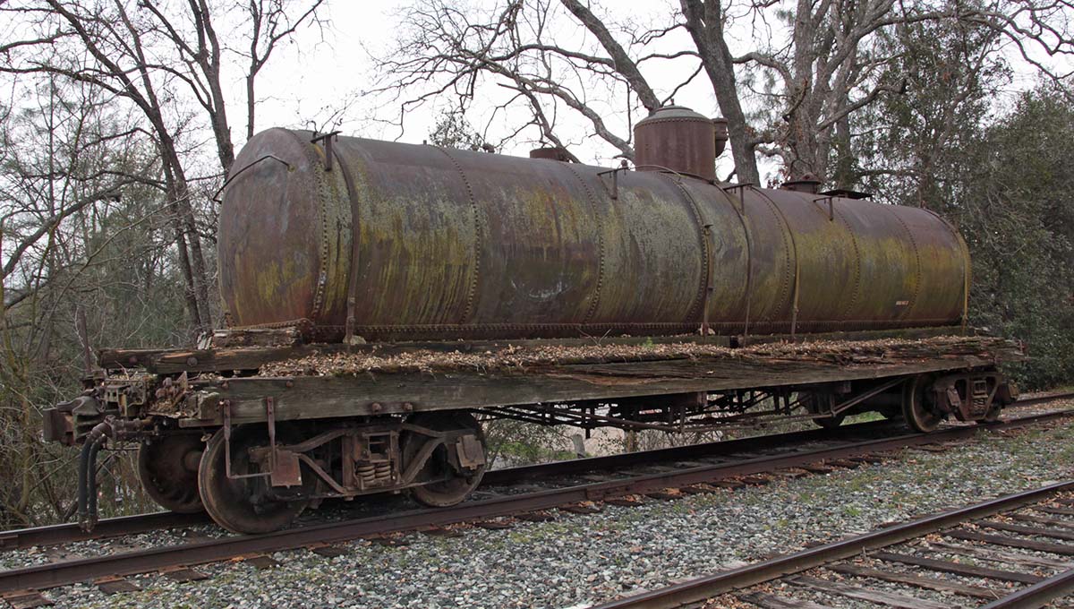 Pickering Tank Car 603 2-18-2012 11 - Harrisburg Car Co 1890 tank on Pickering log car unerframe ppp.jpg