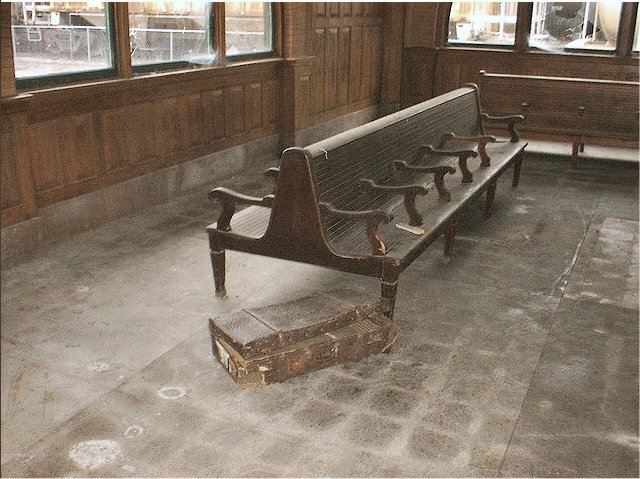 Waiting Room Benches in 2004 (David_Steele, Flickr).jpg