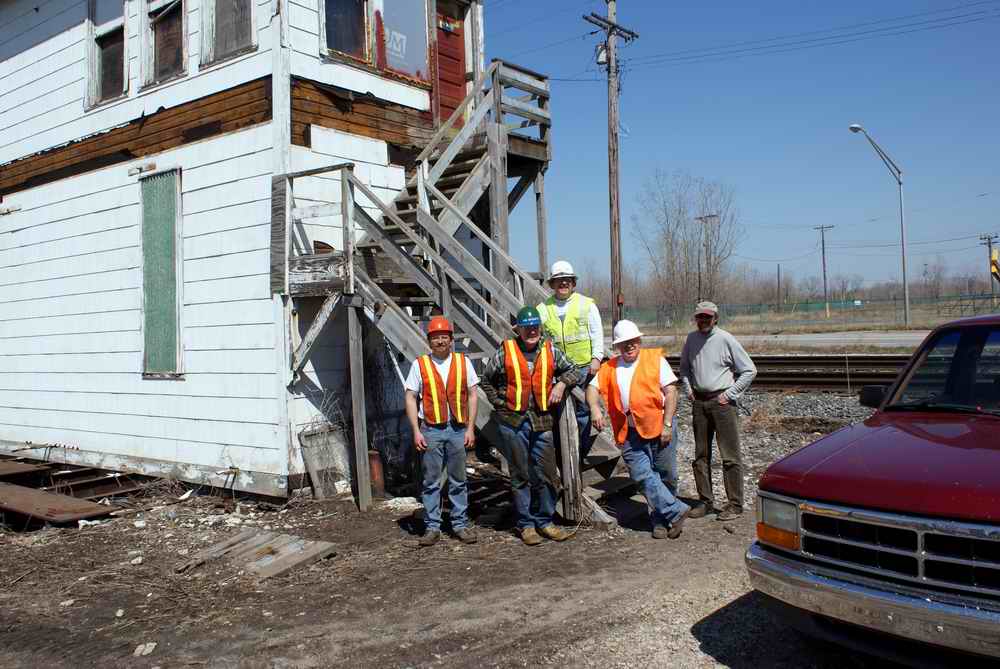 09-04-16 HVRM work crew at Grasselli coll of M Stanek.JPG