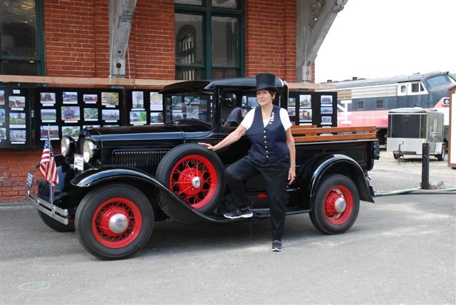 Barb & Model A DSC_4386.JPG