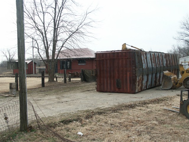 RI boxcar 21546 move 12-20-2010 pix # 5 by L Droge.JPG