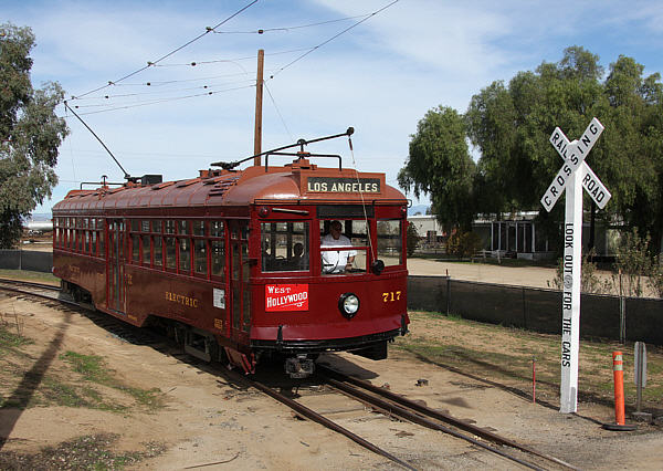 PE 717 and Look Out For the Cars-100116 Perris, CA.jpg