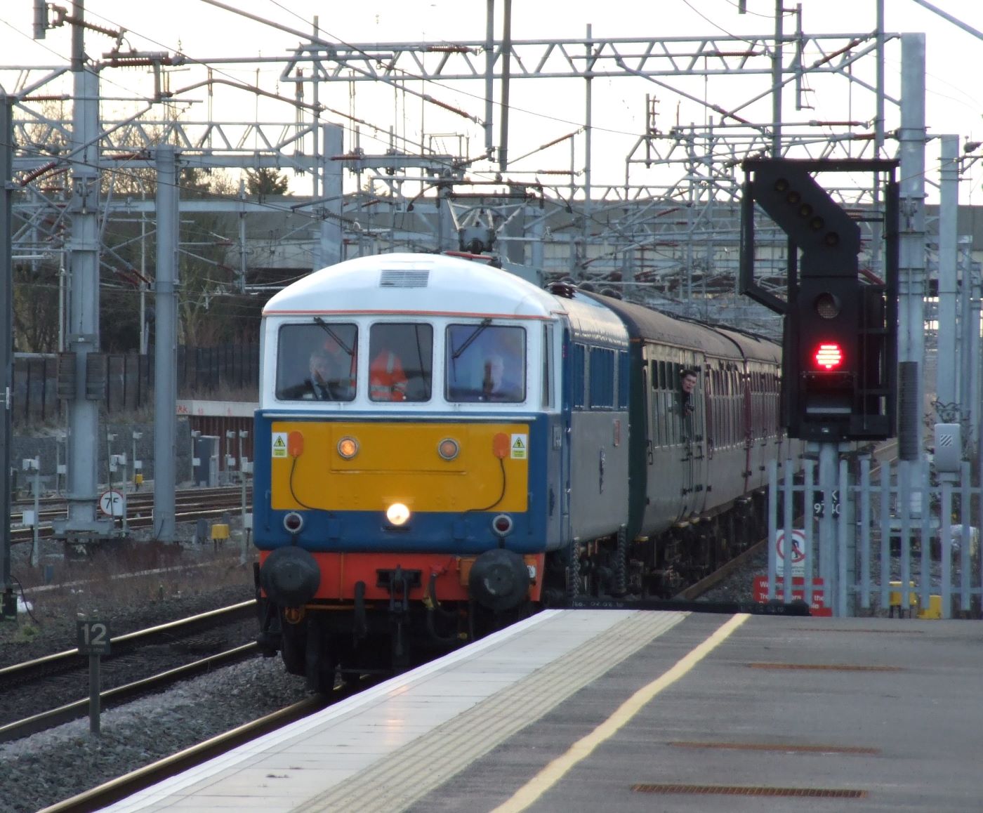 12-62a.jpg