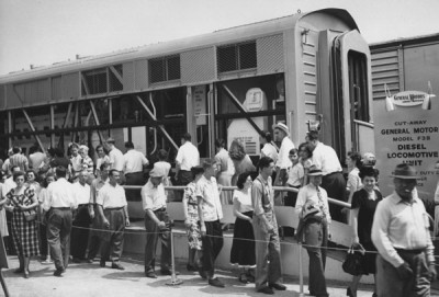 EMD-DISPLAY-LOCOMOTIVE-F3B-1947.jpg
