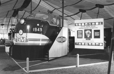 EMD-DISPLAY-LOCOMOTIVE-CAB.jpg
