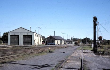 C&O-TraverseCityMIBoardmanYardOfficeAndEngineHouse080776[CharlesGeletzkeJr].jpg