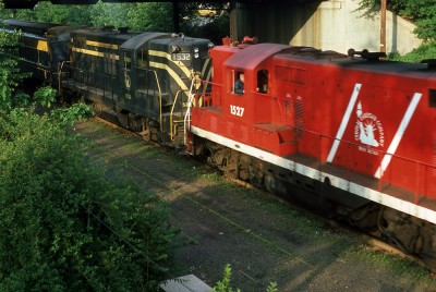 19760603-029-Fanwood(Train5427)-RESIZED.jpg