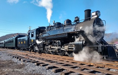 #16 and 10 am train 18Feb2023 modrz.jpg