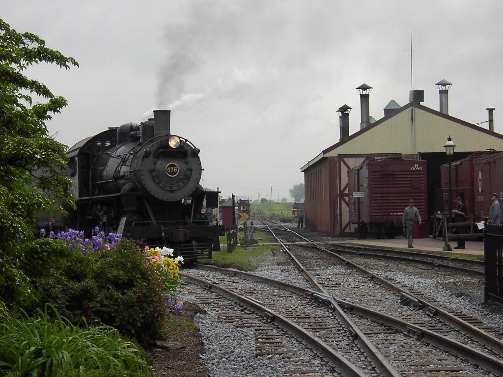 SRC 475 West NN4 Switch Pulling Out 2 Compressed.jpg