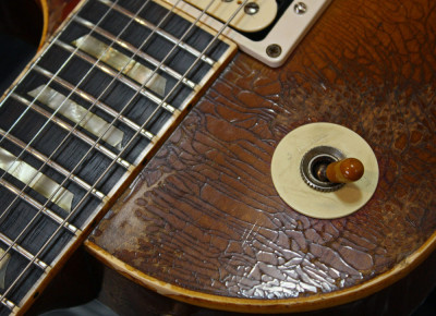nitrocrackupongibsonguitar.jpg