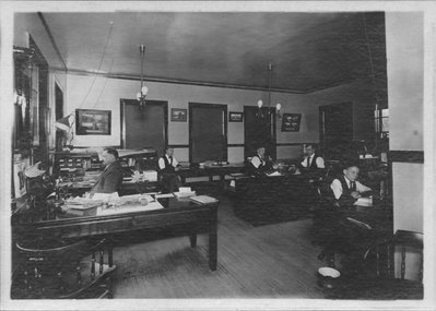 Copy+of+Possibly+Baraboo+Depot+Clinton+Apker+far+left-1885082349b.jpg