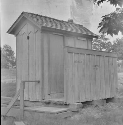 Hatfield Arkansas Depot Toilet.jpg