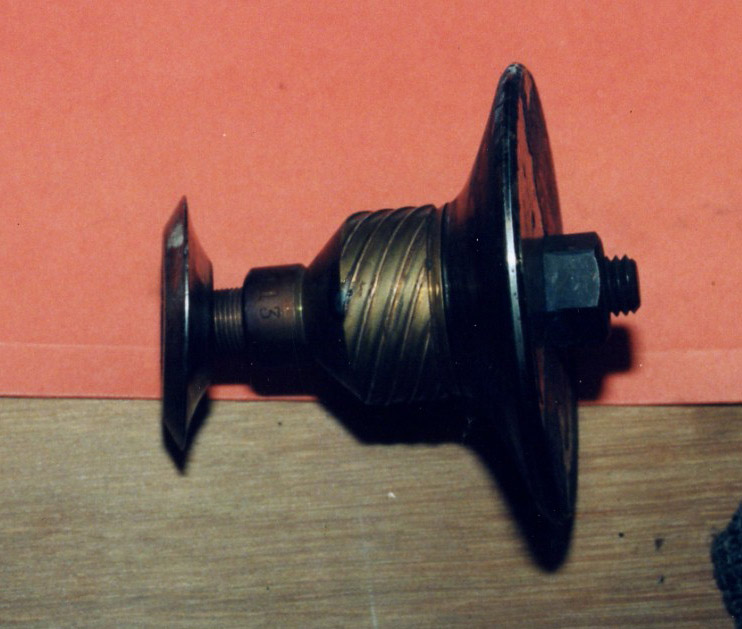 The swirl out of LD burner. The two top caps are difrent profile. The small one is up side down.jpg