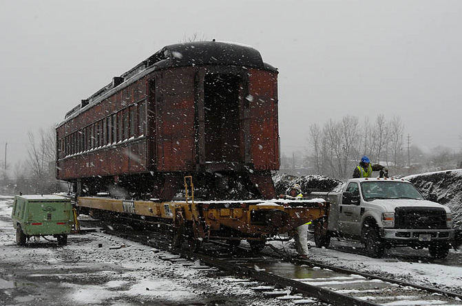coach loaded on flat car November 2008 Alan Maples photo.jpg