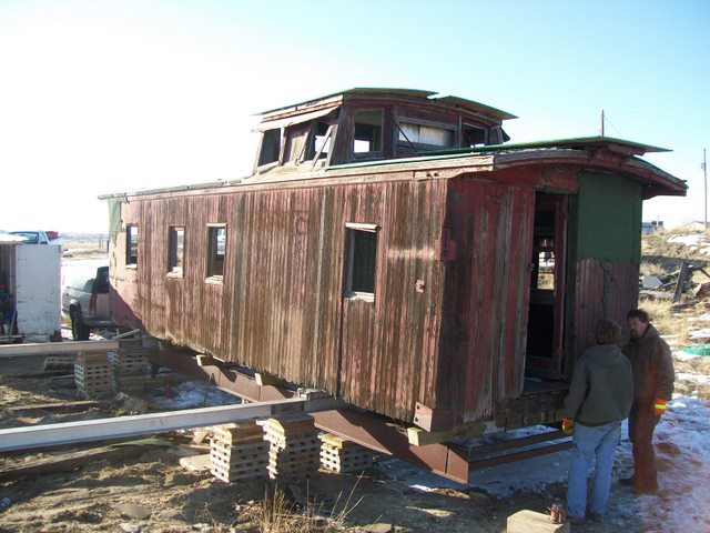 caboose lift on to frame 021.JPG