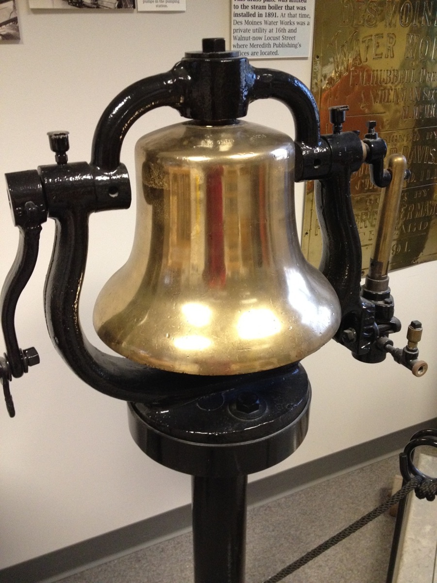 Bell off of IC 2-8-2 1678 in Des Moines Water Works Museum.jpg
