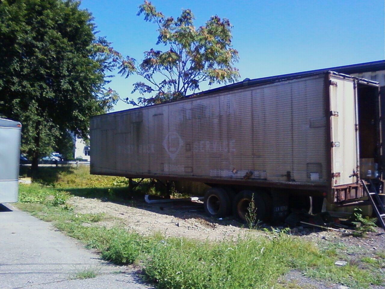 EL trailer.jpg