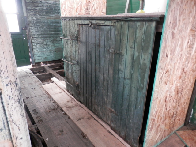 caboose interior feb 2012 005.JPG