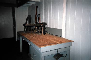 Saw_table_375x250.jpg