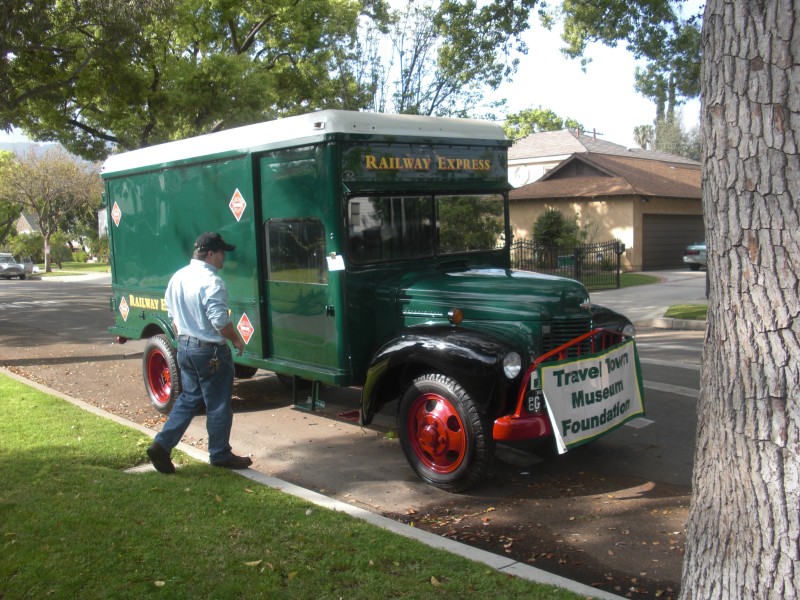 1945 REA truck at Burbank on Parade.jpg