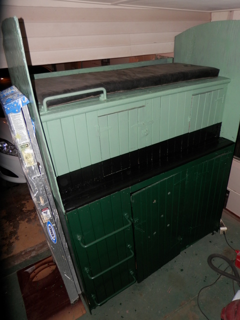 caboose cupboards 005.JPG