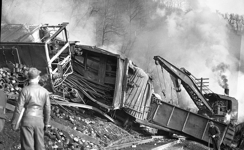 rawlingstrainwreck01.jpg