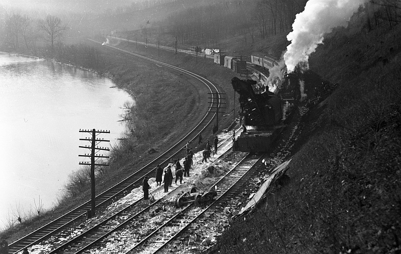 rawlingstrainwreck02.jpg