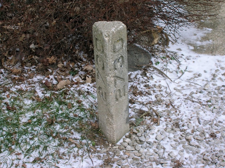 concrete marker 2730 on NYC.JPG