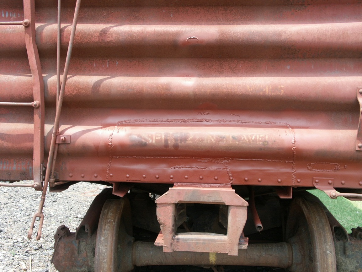 RI Centennial boxcar draftgear L. Droge pix.JPG