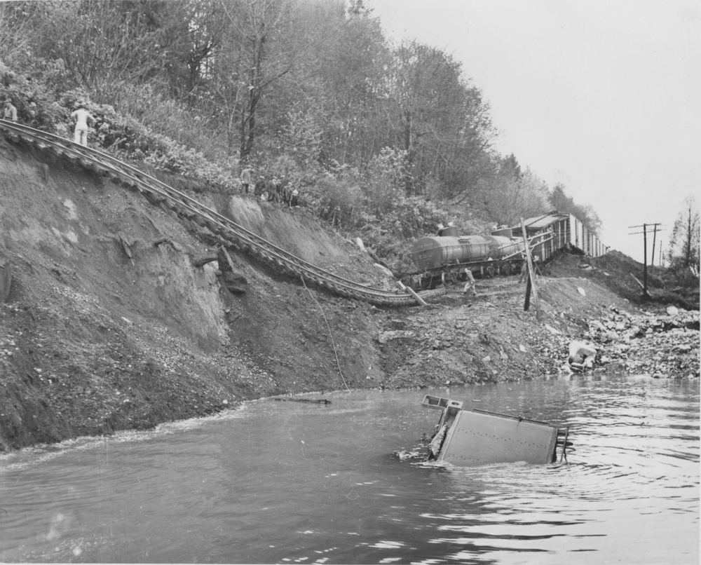 Wreck CNR 3563 07-Nov-56 - 2 of 2.jpg