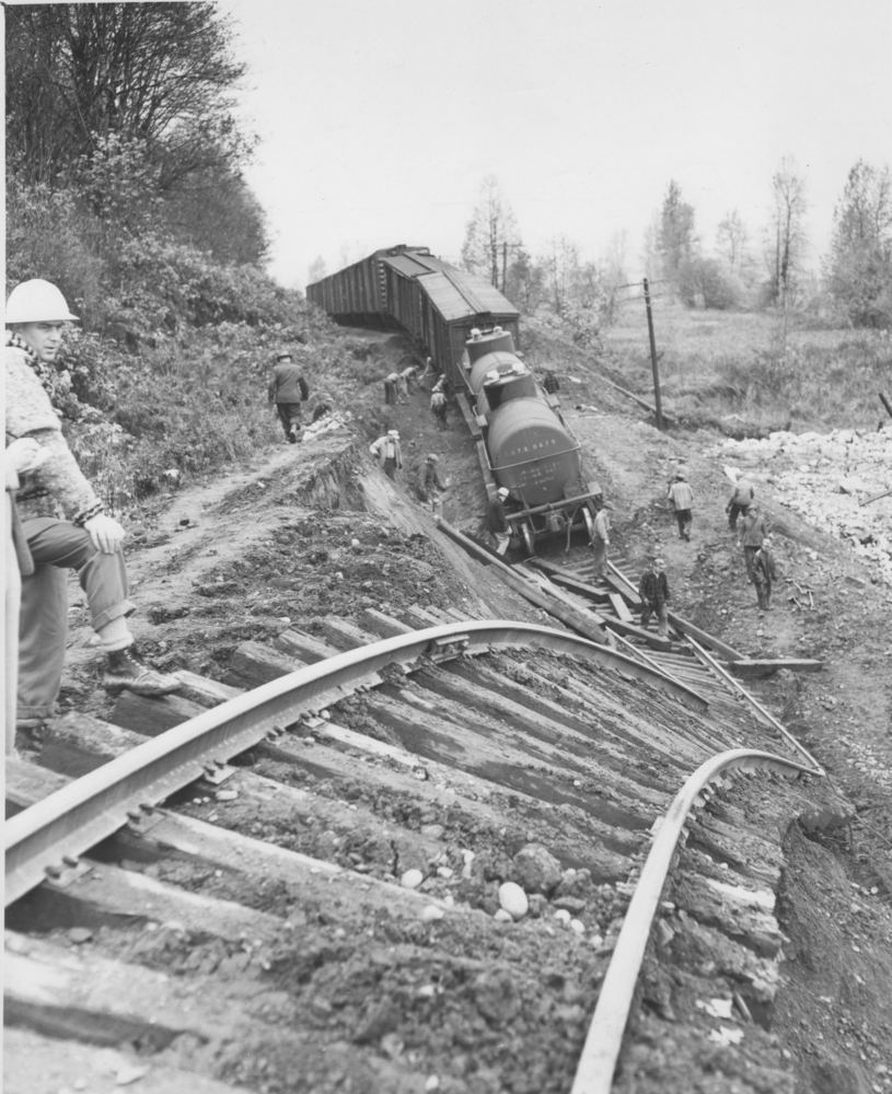 Wreck CNR 3563 07-Nov-56 - 1 of 2.jpg