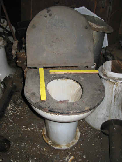 TOILET.JPG (102413 bytes)